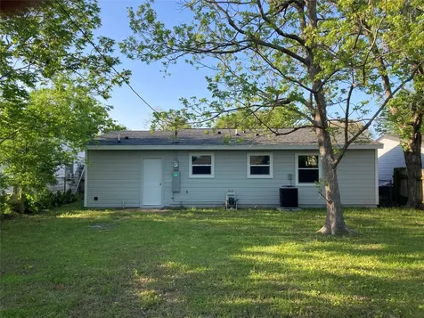 2627 32nd Avenue N Texas City TX 77590
