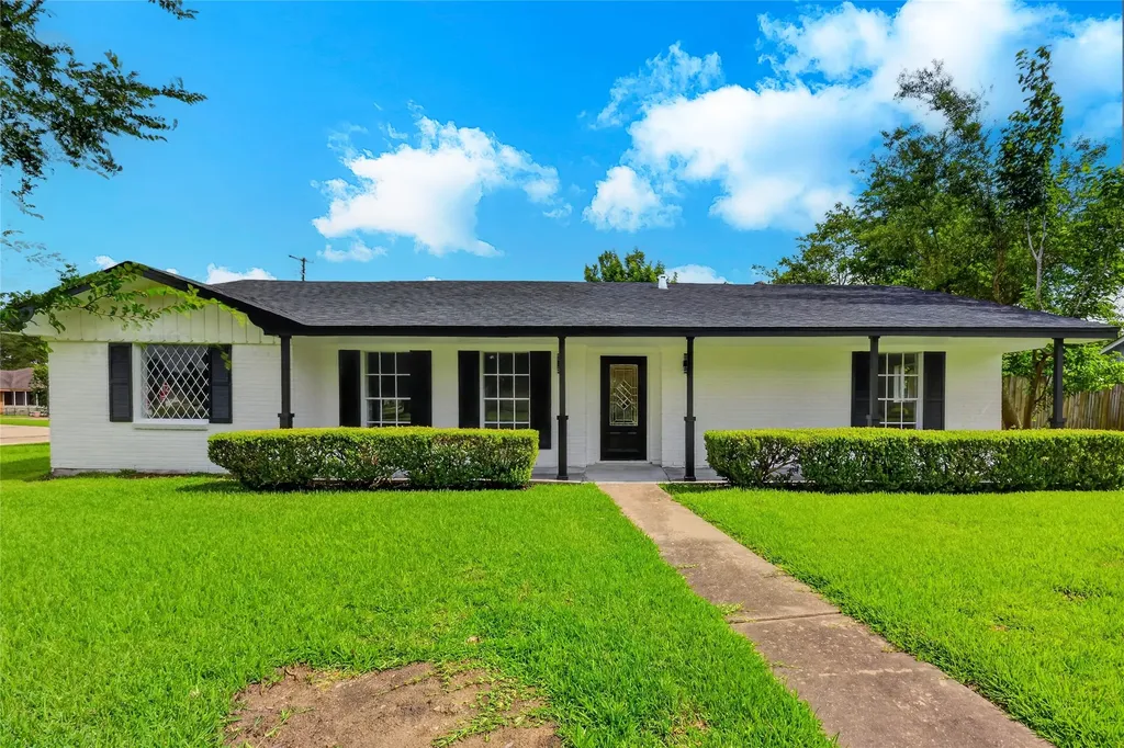 4820 Country Club View Baytown TX 77521