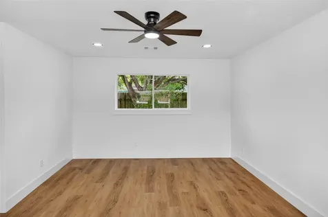 4820 Country Club View Baytown TX 77521
