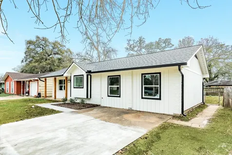 300 N Shanks Street Clute TX 77531