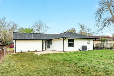 300 N Shanks Street Clute TX 77531