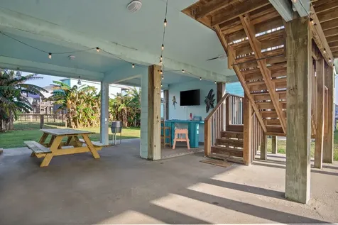836 Eastview Crystal Beach TX 77650
