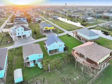 836 Eastview Crystal Beach TX 77650