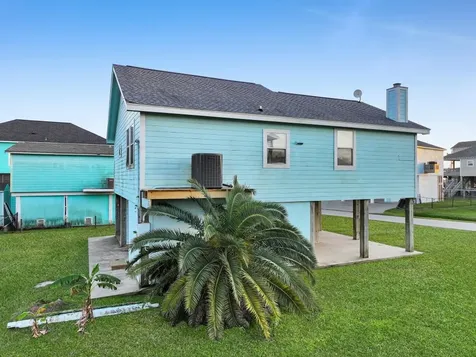 836 Eastview Crystal Beach TX 77650