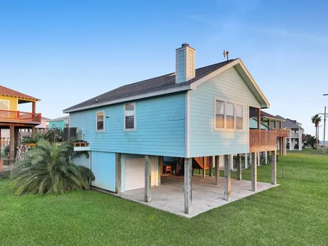 836 Eastview Crystal Beach TX 77650
