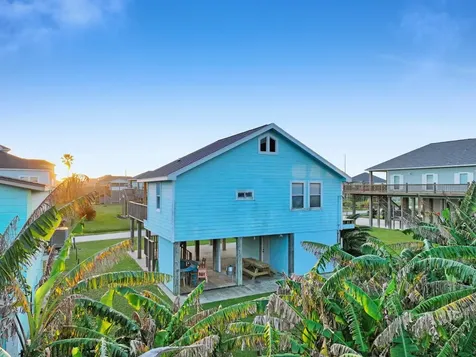 836 Eastview Crystal Beach TX 77650