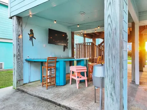 836 Eastview Crystal Beach TX 77650