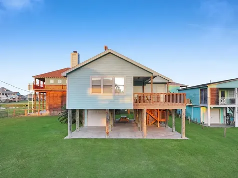836 Eastview Crystal Beach TX 77650