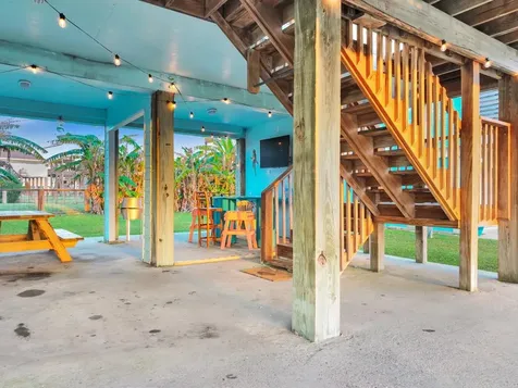 836 Eastview Crystal Beach TX 77650