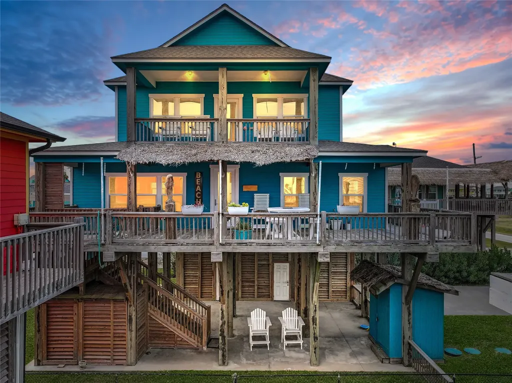 919 Mary Ann Crystal Beach TX 77650