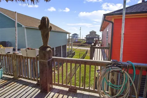 919 Mary Ann Crystal Beach TX 77650