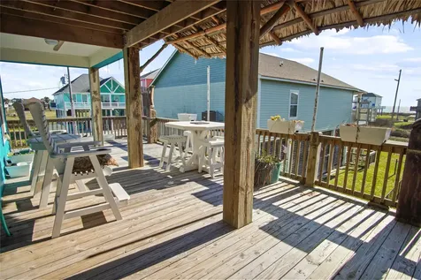 919 Mary Ann Crystal Beach TX 77650