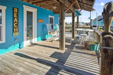 919 Mary Ann Crystal Beach TX 77650