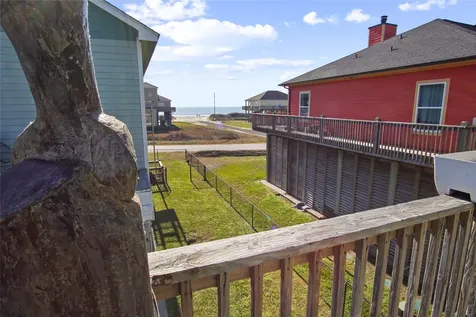 919 Mary Ann Crystal Beach TX 77650