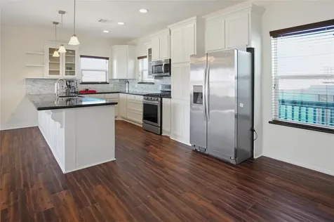 919 Mary Ann Crystal Beach TX 77650