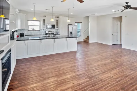 919 Mary Ann Crystal Beach TX 77650