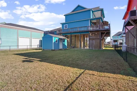 919 Mary Ann Crystal Beach TX 77650