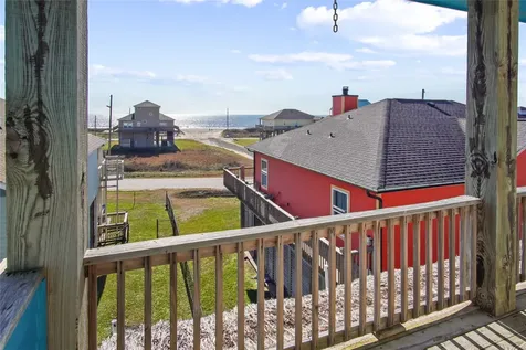 919 Mary Ann Crystal Beach TX 77650
