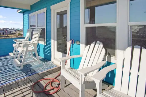 919 Mary Ann Crystal Beach TX 77650