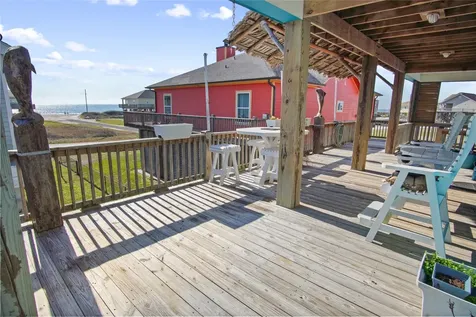 919 Mary Ann Crystal Beach TX 77650