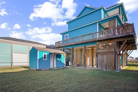 919 Mary Ann Crystal Beach TX 77650