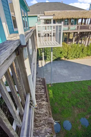 919 Mary Ann Crystal Beach TX 77650