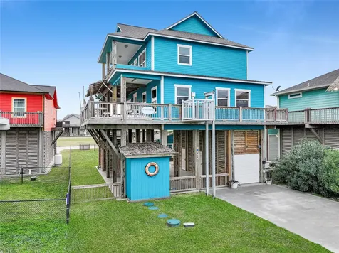 919 Mary Ann Crystal Beach TX 77650