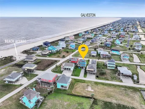 919 Mary Ann Crystal Beach TX 77650