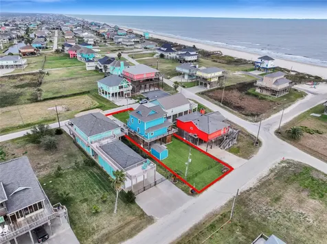 919 Mary Ann Crystal Beach TX 77650