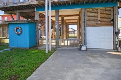 919 Mary Ann Crystal Beach TX 77650