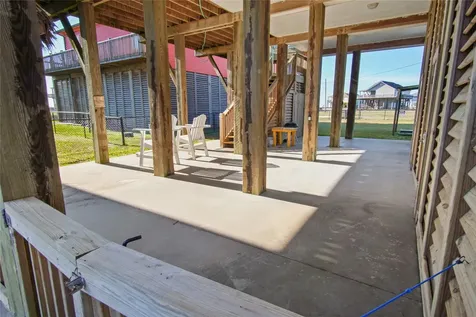 919 Mary Ann Crystal Beach TX 77650