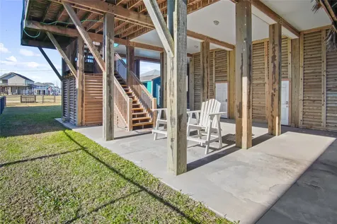 919 Mary Ann Crystal Beach TX 77650