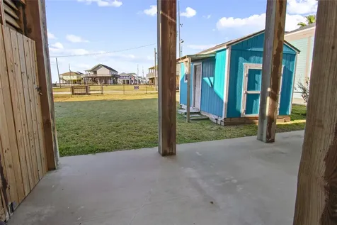 919 Mary Ann Crystal Beach TX 77650