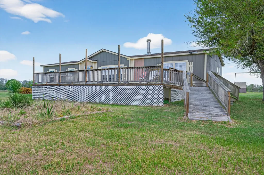 3588 Centerhill Road Bellville TX 77418