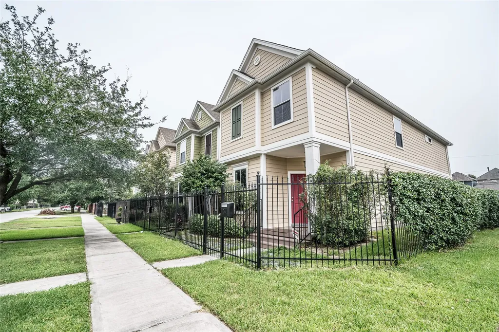 548 W 27th Street Houston TX 77008