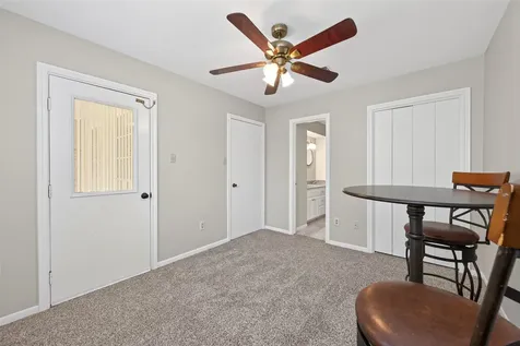 113 Normal Park Drive B Huntsville TX 77320