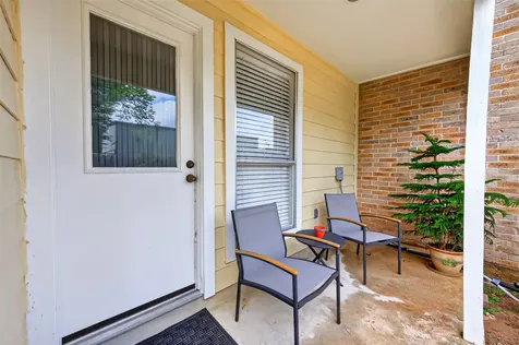 113 Normal Park Drive B Huntsville TX 77320