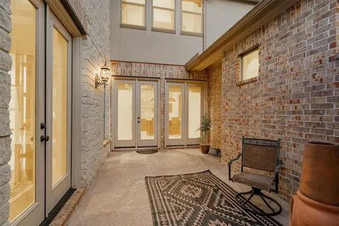 114 S Knights Crossing Drive The Woodlands TX 77382