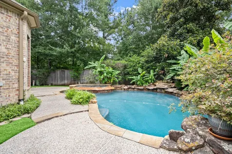 114 S Knights Crossing Drive The Woodlands TX 77382