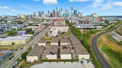 901 Mckinney Park Lane Houston TX 77003