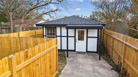1307 Saddle Rock Drive Houston TX 77088