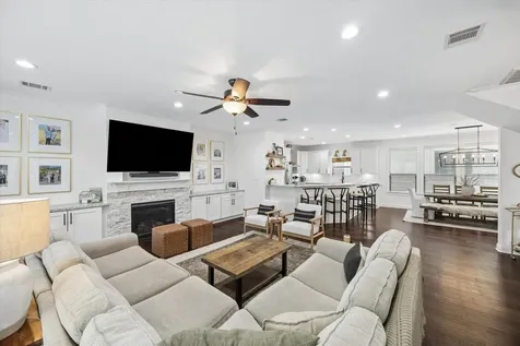 5431 Kiam Street B Houston TX 77007