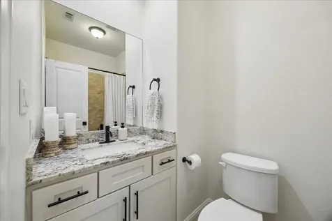 5431 Kiam Street B Houston TX 77007