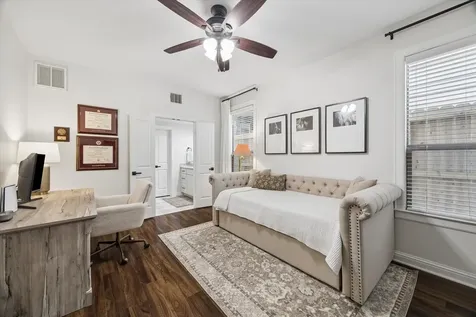 5431 Kiam Street B Houston TX 77007