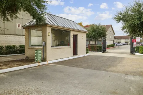 1701 Upland Drive 114 Houston TX 77043
