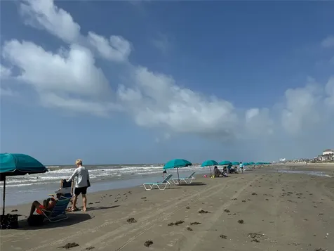 5220 Seawall Boulevard 438/439 Galveston TX 77551