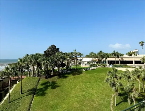 5220 Seawall Boulevard 438/439 Galveston TX 77551