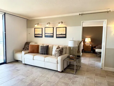 5220 Seawall Boulevard 438/439 Galveston TX 77551