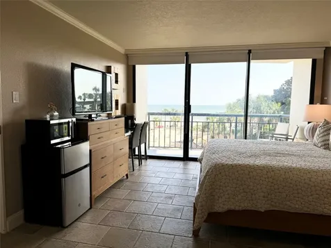 5220 Seawall Boulevard 438/439 Galveston TX 77551