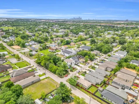8136 Chateau Street Houston TX 77028